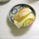 白い食卓ロールでカフェ風サンドイッチ